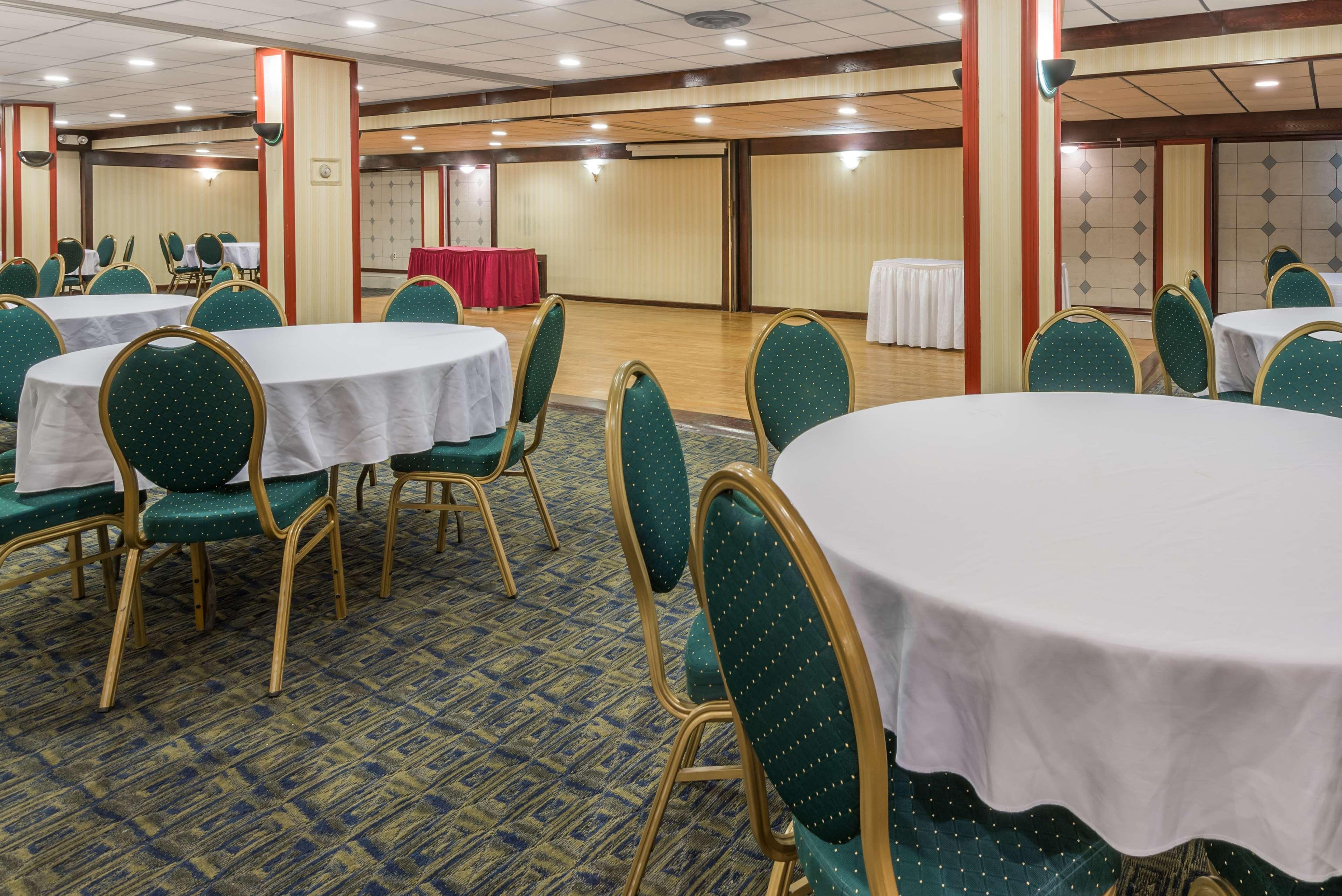 Days Inn by Wyndham Pittsburgh Exterior foto